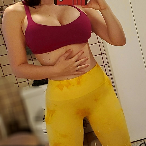 😍SOLD😍 Bootie Scrunch Tie Dye Seamless Yellow/Gold Leggings - Picture 2 of 5